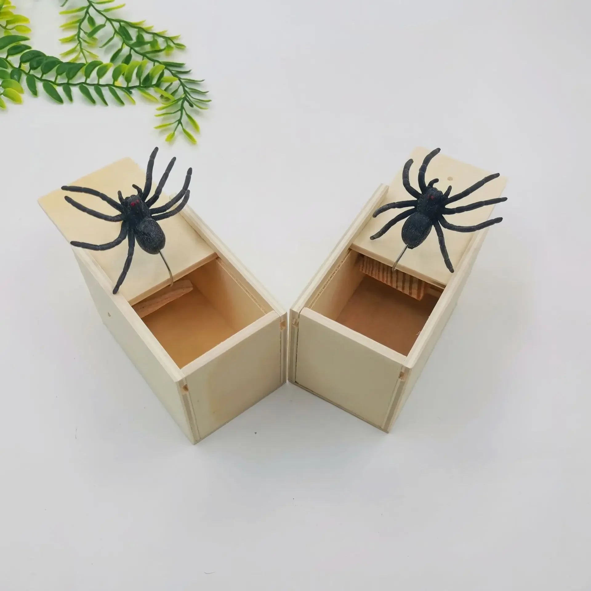 Trick Spider Funny Scare Box Wooden Hidden Box Quality Prank Wooden Scare Box Fun Game Prank Trick Friend Office Toys - ALPENZO