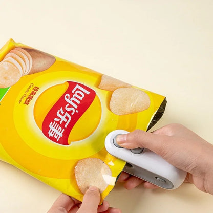 Mini Sealer Portable Mini Sealer 2 in 1 Heat Sealer For Snacks  Home use rechargeable sealer Vacuum Sealer Snacks plastic bag