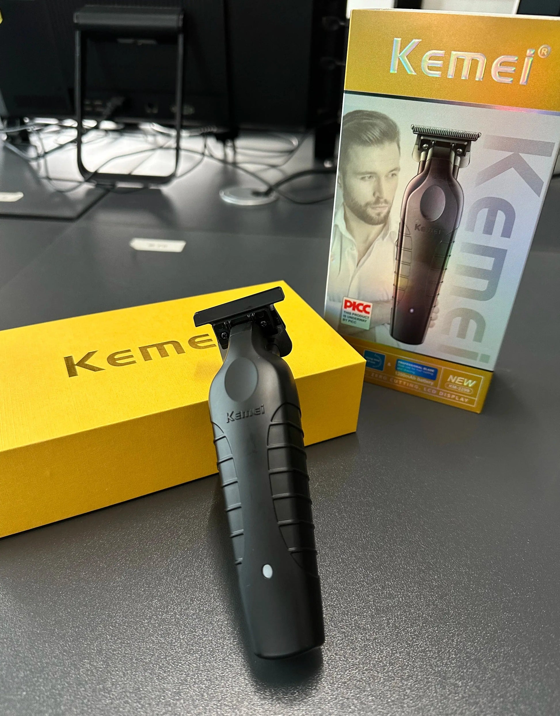 Kemei Professional Barber Cordless 1200 mAh Electric Hair Clippers USB Rechargeable Hair Trimmers Hair Cutting Machine  KM-2299 - ALPENZO